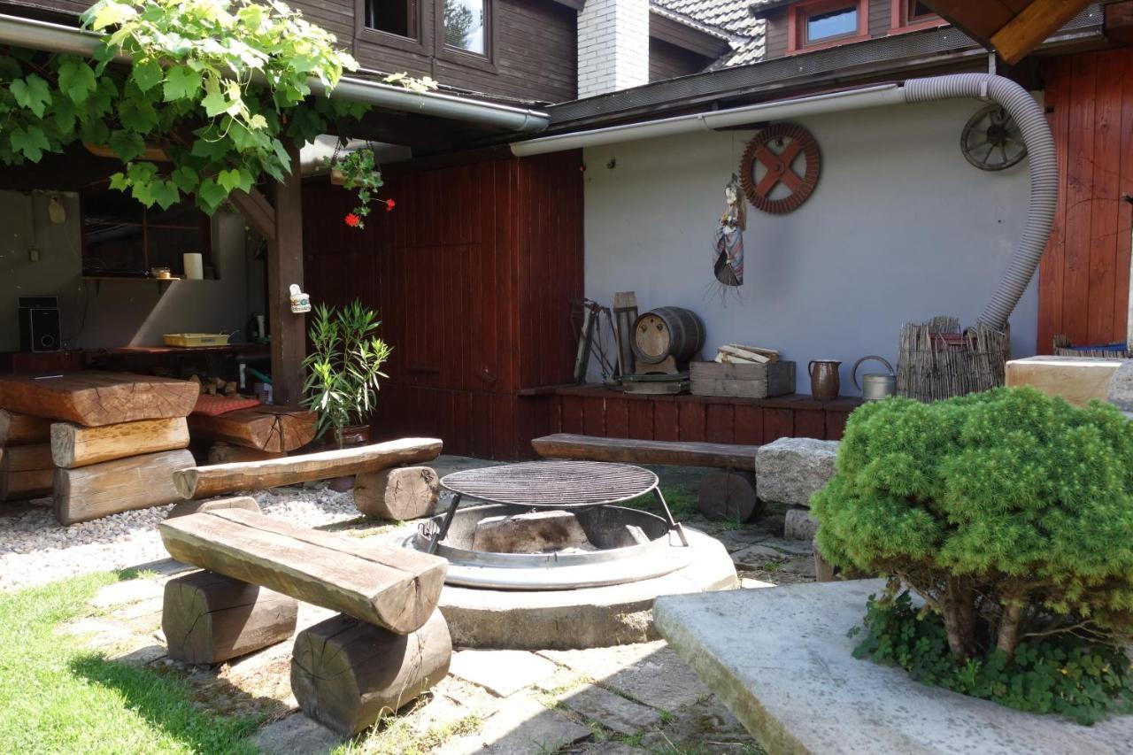 Pod Lipou Hotel Dolni Brusnice Exterior photo