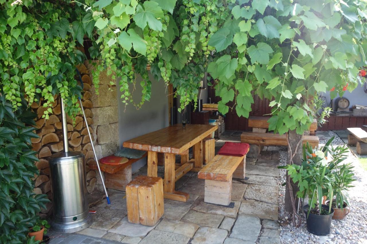 Pod Lipou Hotel Dolni Brusnice Exterior photo